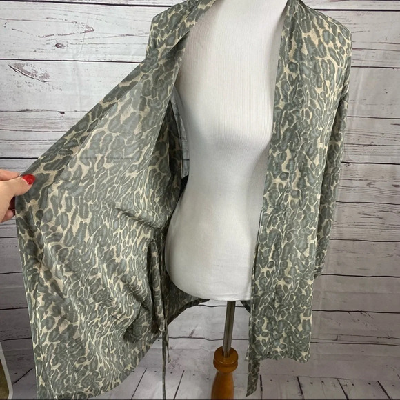 VICTORIA'S Secret animal print sheer throw on robe one size - Picture 4 of 8